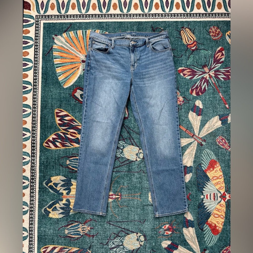 Old Navy Wow Boyfriend Straight Leg Mid Rise Dark Wash Stretchy Jeans